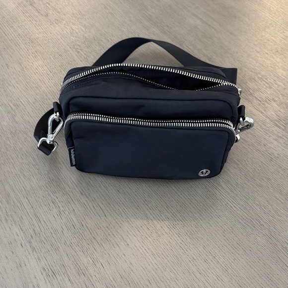 Everywhere Crossbody Bag 2L- Metal Hardware - Picture 1 of 4